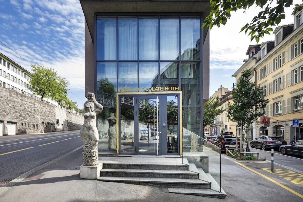 Du Théâtre By Fassbind